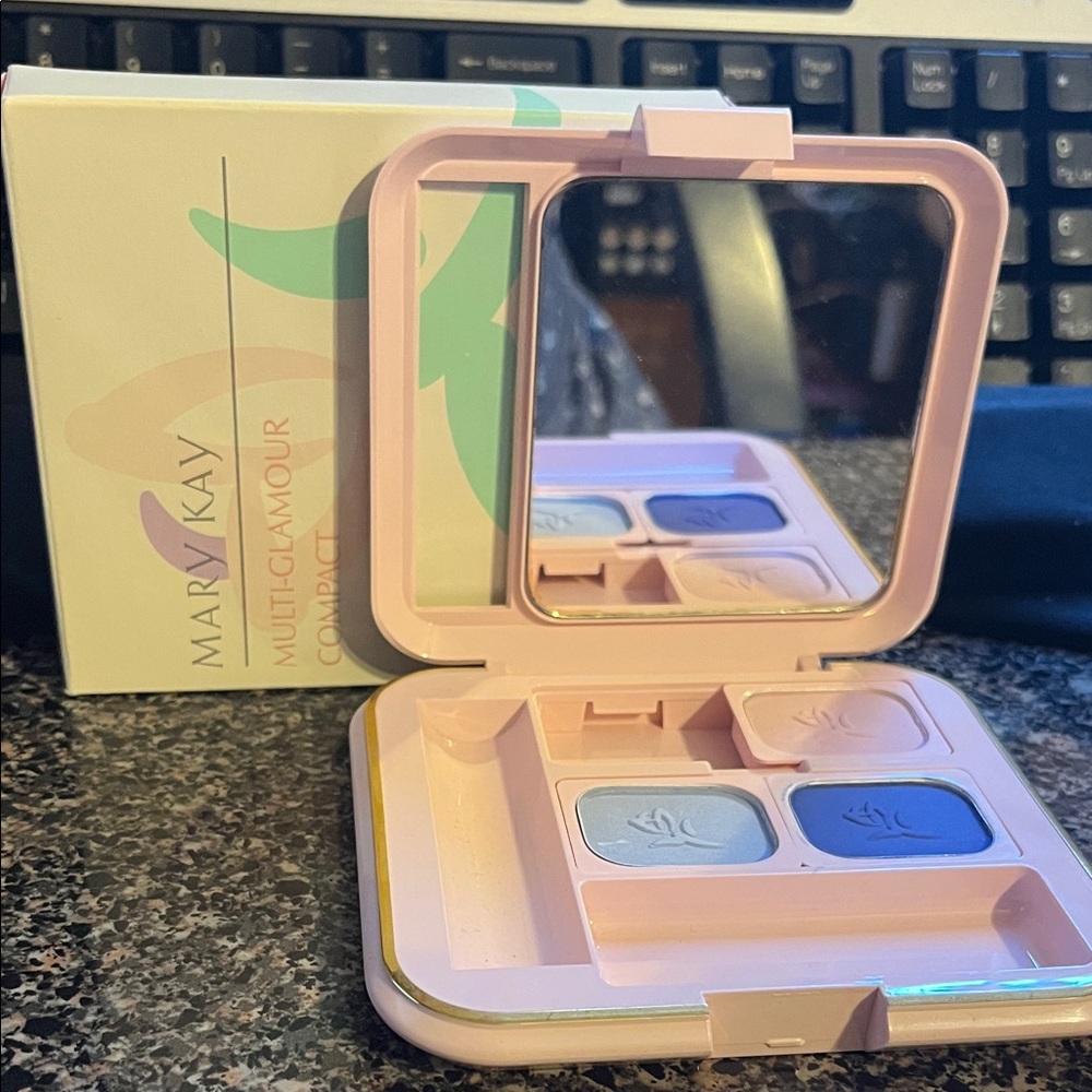 Mary Kay Multi-Glamour Compact & 3 eye shadows, NEW